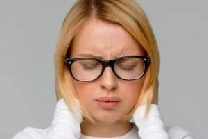 صدای زنگ در گوش