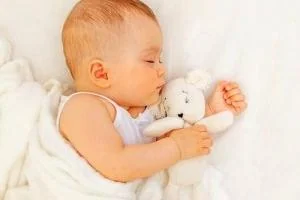 خوابیدن کودک در اتاق خودش