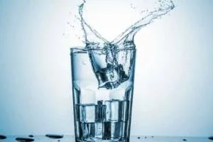 نوشیدن آب