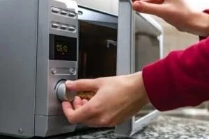 از بین بردن بوی بد مایکروفر