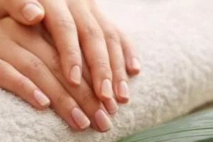 حکم کاشت ناخن و مژه