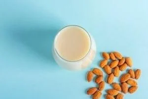 عوارض شیر بادام