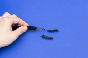 گذاشتن مژه مصنوعی
