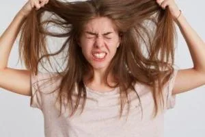 جدا كردن ادامس از موي سر