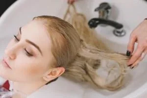 روش صحیح شامپو زدن مو