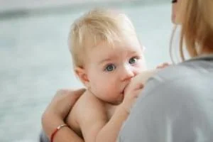 تغذیه کودک با شیر مادر