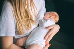 شیر دادن به کودک در خواب