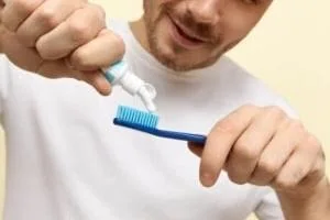 اشتباهات مسواک زدن