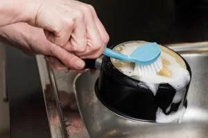 تميز كردن پشت قابلمه تفلون و چدنی