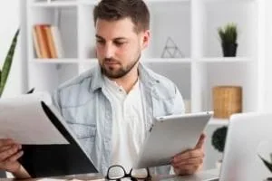 به تعویق انداختن کارها