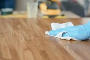 تمیز کردن وسایل چوبی