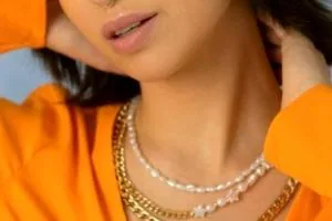 چه گردنبندی با چه لباسی