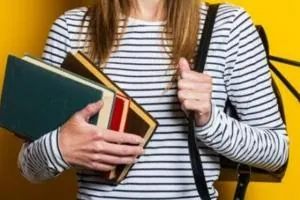 دختر دانشجو