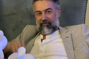 دانیال حکیمی 
