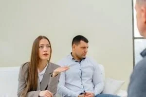 دخالت اطرافیان