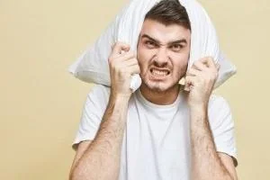 عصبانی خوابیدن