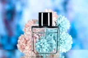 اسپری کردن عطر