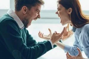 دعوای فیزیکی زن و شوهر