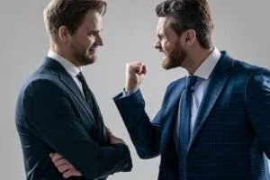 رفتار با همکار بی ادب