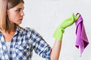 خط و خش میز شیشه ای