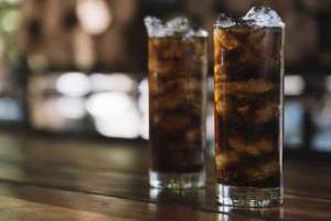 خوردن نوشابه