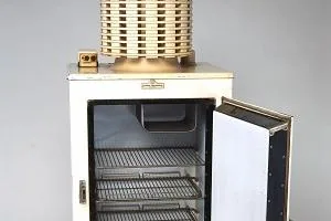 مخترع یخچال