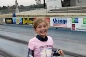 چسبیدن کودک به زمین