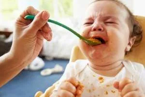 زوری غذا خوردن کودک