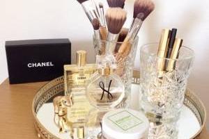 چیدمان میز آرایش