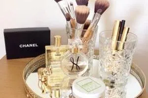 چیدمان میز آرایش