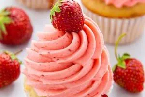 کاپ کیک توت فرنگی