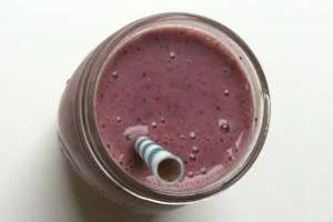 اسموتی چای سبز و میوه
