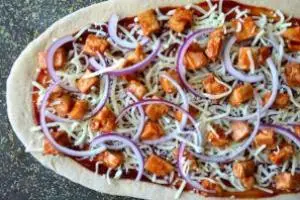 پیتزای مرغ با سس باربکیو