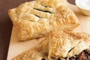 نان پر شده با قارچ و خامه ترش