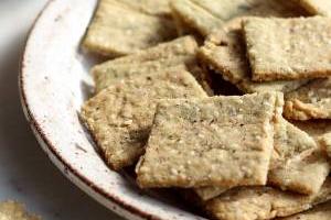 کراکر بادام