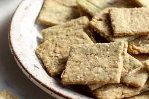 کراکر بادام