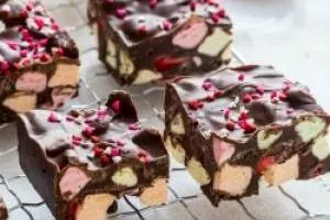 فاج مارشمالو و توت فرنگی