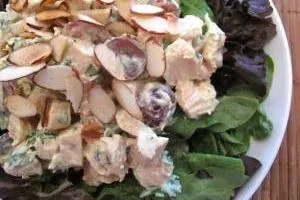 سالاد مرغ و بادام