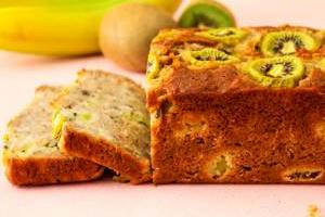 کیک موز و کیوی