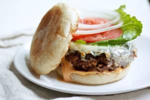 همبرگر و قارچ