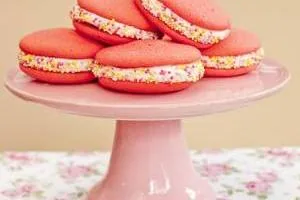 ووپی پای توت فرنگی