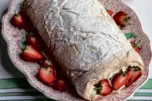 رولت توت فرنگی و ماسکارپونه