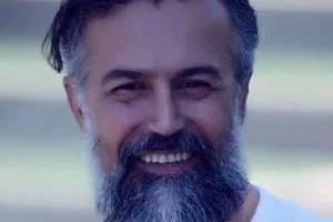 دانیال حکیمی