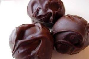 طرز تهیه شکلات بادام زمینی