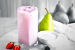 اسموتی گلابی و توت فرنگی