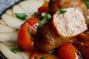 خوراک سوسیس و گوجه و پیاز