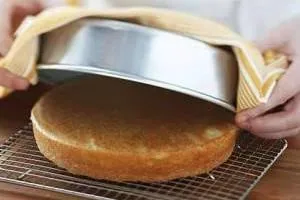 جدا كردن كيک از قالب