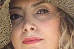 لادن طباطبايی