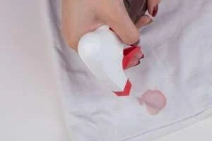 پاک کردن لکه لباس
