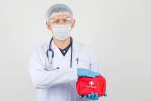 اشتباهات کمک های اولیه